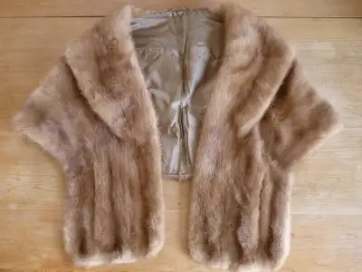 Étole de pur vison Old Fashion 1957, View more