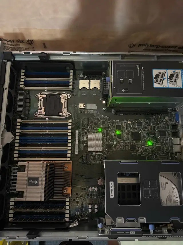 Cisco UCS C240 M4L in Servers in Ottawa - Image 3