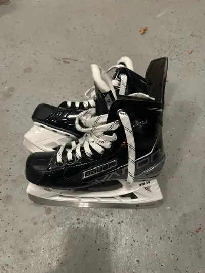 Bauer Vapour Hockey Skates - Size 4, View more