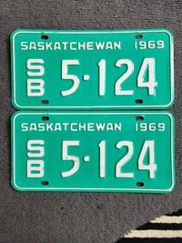 1969 saskatchewan license plate pair 