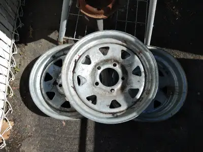 JANTES 5 TROUS DIAMETRE 14 PCES PRIX UNITAIRE 20$ ET POUR LES TROIS 50$ QUANTITÉ 3 VILLE STE-CATHERI...