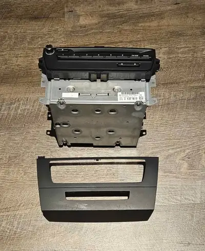 Genuine BMW CIC IDrive Navigation headunit. Direct replacement for 2009-2013 E chassis 1/3 series ca...