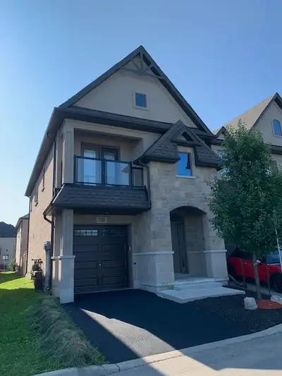 2 Storey Free Hold End Unit Townhouse for Sale This is the one you have been waiting for! Live in pe...