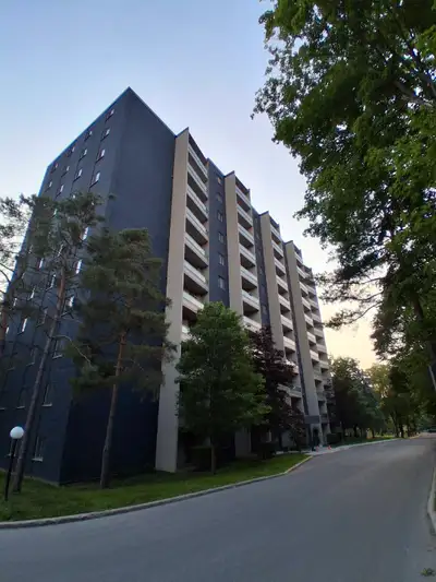 room to rent in a 2 bedroom apartment.