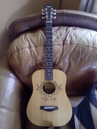 Taylor Acoustic Electric Guitar 3/4 Size