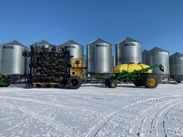 2016 Seedmaster with John Deere 1910 in Farming Equipment in Saskatoon