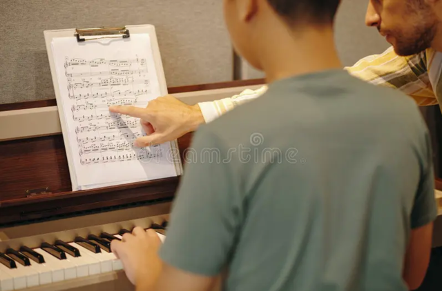 Piano Lessons416441871274485760