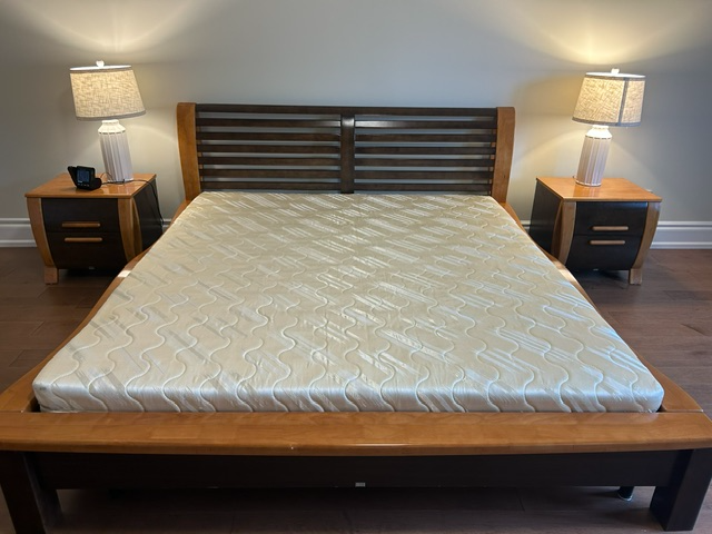 Dinning table, bed for sale in Dining Tables & Sets in Markham / York Region - Image 8