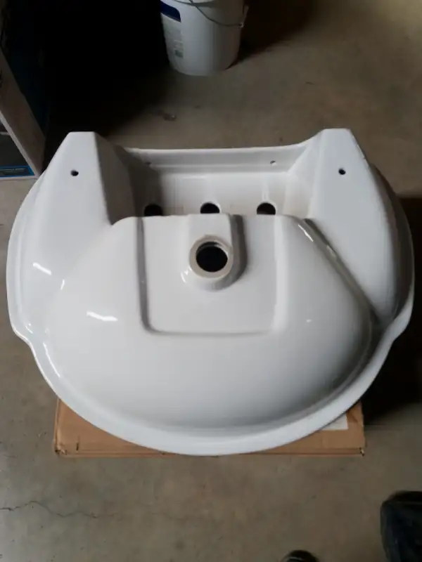 Two Pedestal Sinks in Plumbing, Sinks, Toilets & Showers in Regina - Image 4