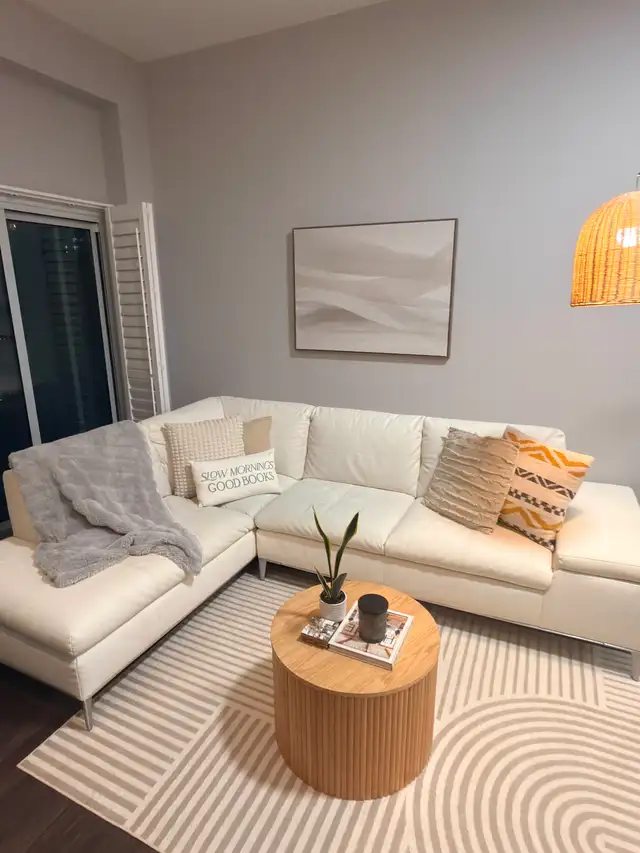 ANDREW Right-Facing Sectional Sofa Structube in Couches & Futons in City of Toronto - Image 2