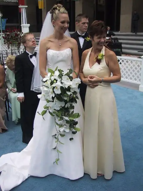 Elegant Demetrios wedding gown in Wedding in Saskatoon - Image 7
