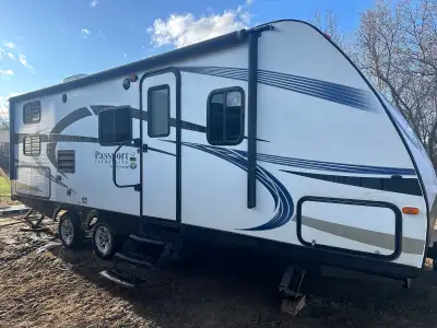 Great Starter Camper – Ready for the Season! Perfect family camper with: • Double bunks • U-shaped d...
