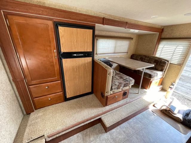 Arctic Fox 1150 dry bath truck camper | Travel Trailers & Campers