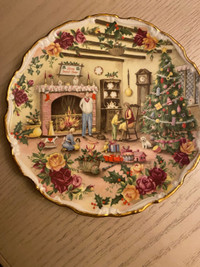 Royal Albert Old Country Roses Collector Plate Christmas Warmth