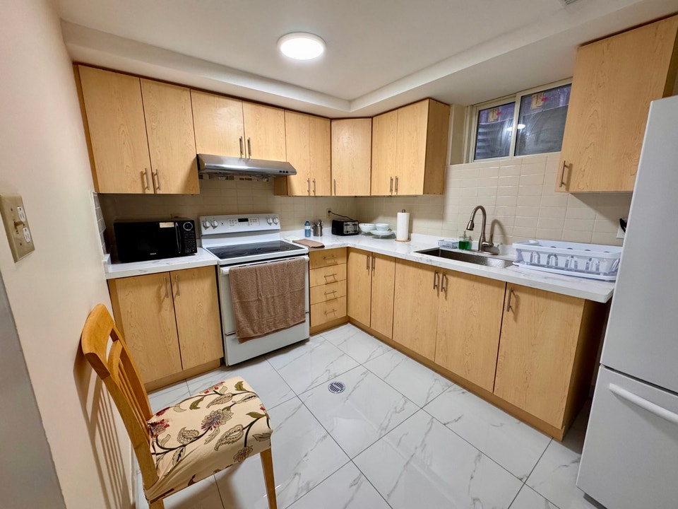 newly renovated 2 bedroom walkout basement for rent 4