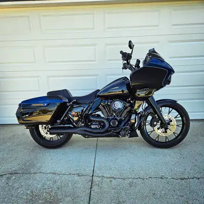 Selling my black with black diamond stitched on rider part extended reach seat. Went to a custom LeP...