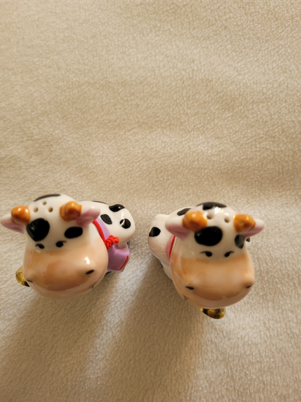 Cute Austria Cow Salt & Pepper Shakers in Kitchen & Dining Wares in City of Toronto - Image 4