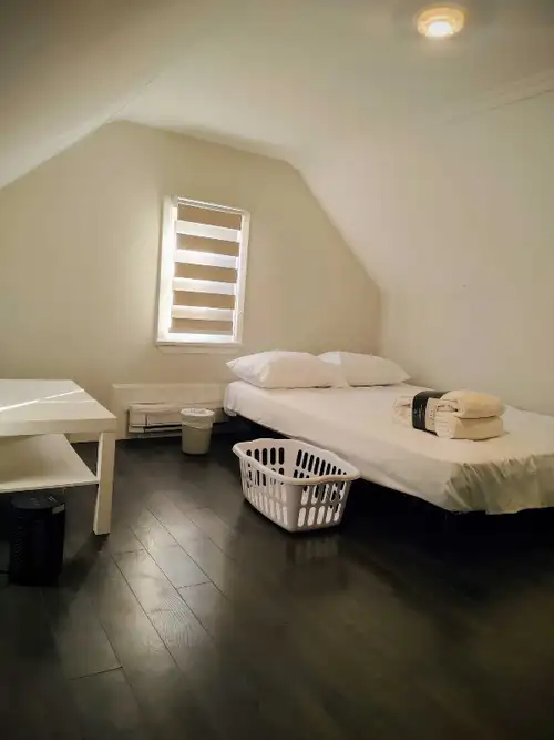 Seeking a quiet working professional or student for a minimum month to month 12-month stay. Long-ter...