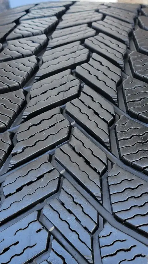 225/45R/17 MICHELIN X ICE SNOW TOIRES IN VERY GOOD CONDITION in Tires & Rims in Dartmouth - Image 8