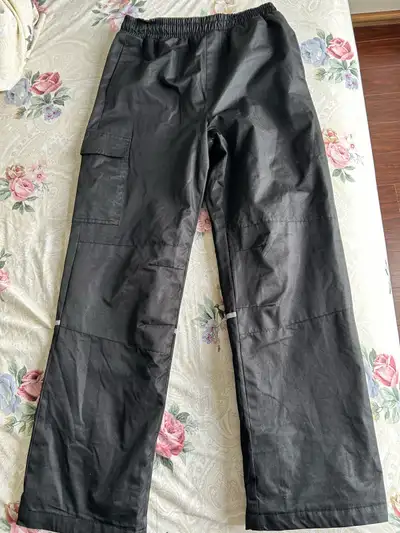 Size is Youth XL Only one time use Likely new