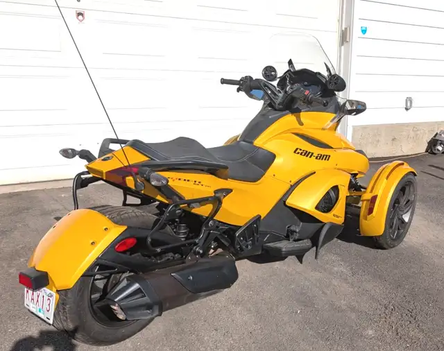 2013 Can-Am Spyder ST-S - SE-5 (Reduced) in Street, Cruisers & Choppers in Edmonton - Image 3
