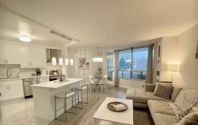 Room for Rent – North York Location: 317-20 Edgecliff Golfway, North York, ON M3C 3A4 Rent: $600/mon...