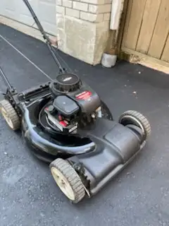 Excellent shape self propelled 158CC lawn mower- $90, Voir plus
