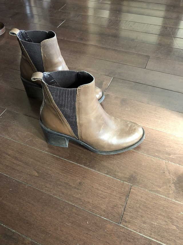 Ladies / Youth Shoes & ankle boots size 5,6,6.5 & 7 in Women's - Shoes in Kitchener / Waterloo