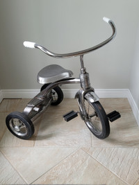 Antique Tricycle | Kijiji à Québec : acheter et vendre sur le site de  petites annonces no 1 au Canada.