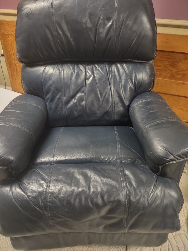 Lazboy Recliner Chair Leather Blue Chairs & Recliners Kitchener