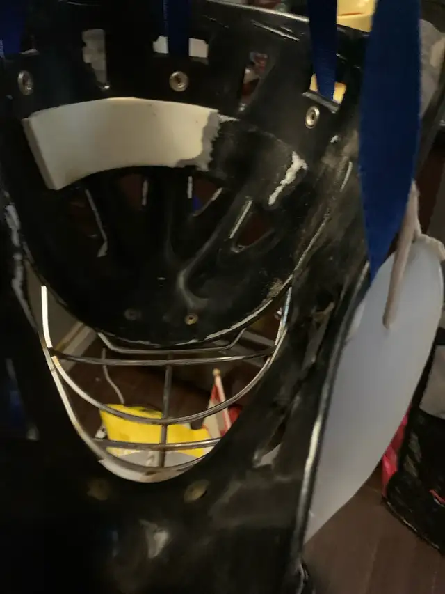  A goalie helmet for street hockey  in Hockey in North Bay - Image 5