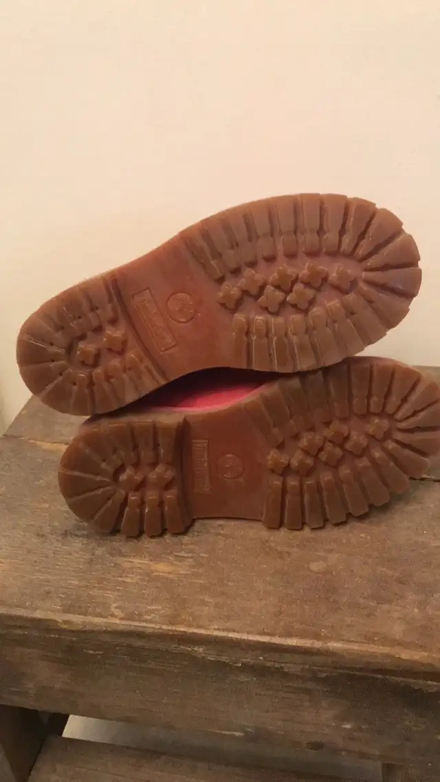 Girl’s Timberland Boots Size 10 in Kids & Youth in Markham / York Region - Image 6