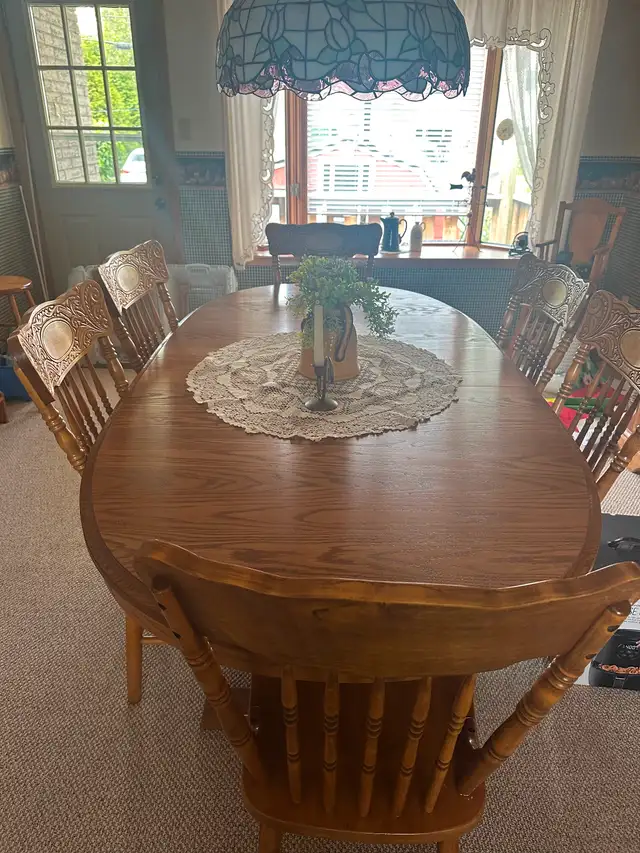Oak dining table set in Dining Tables & Sets in Kingston - Image 3
