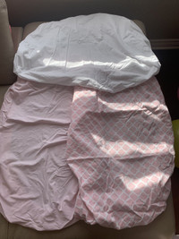 Perfect condition bassinet / berceau kushies sheets