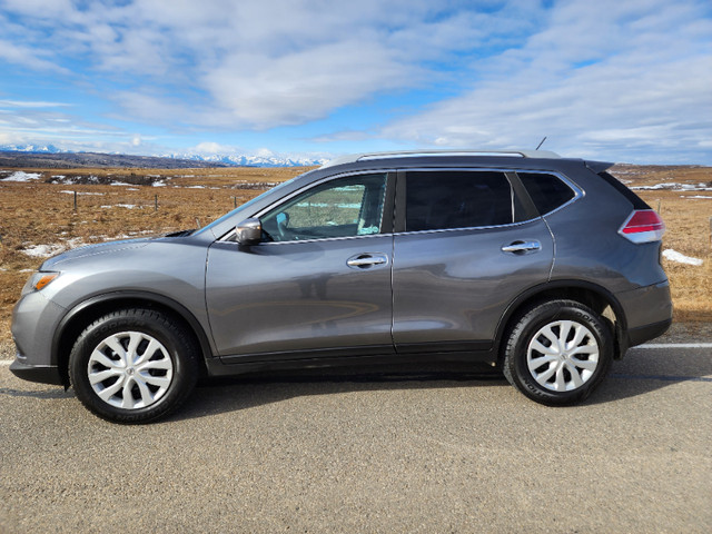 2016 Nissan Rogue For Sale in Cars & Trucks in Calgary