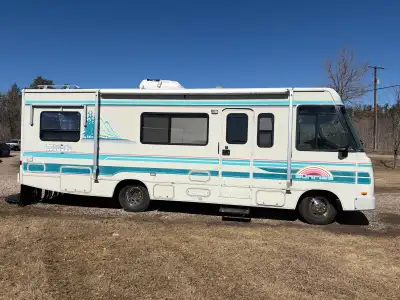 1 owner beautiful class A motorhome generator, window awnings, main awning was changed 2 years all b...