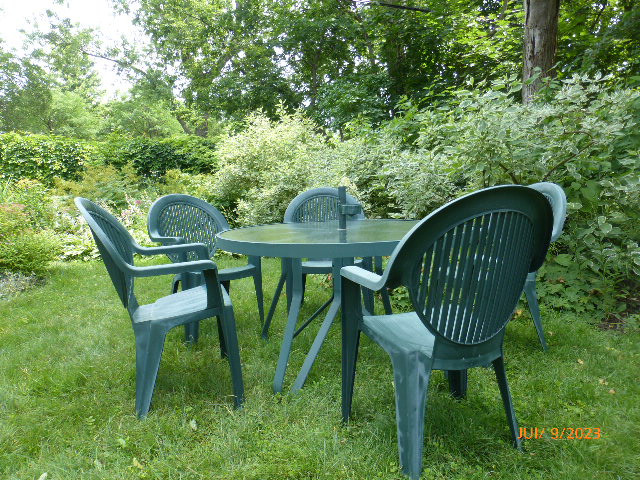 Table de patio ronde et chaises dans Mobilier pour terrasse et jardin  à Ville de Montréal