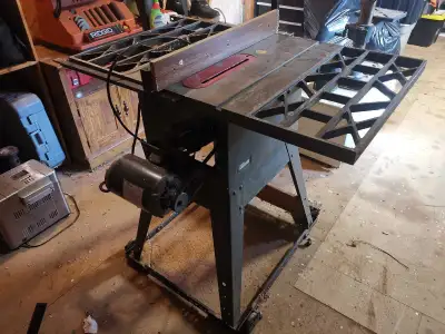 Full size table saw. Good working condition. Moving into a van no room for it.