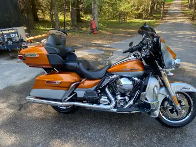 2014 ultra classic Limited 103 in.³ 6 feet training, full navigation system heated grips Harley Davi...
