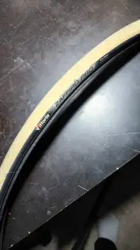 Vittoria Zaffiro Pro White bike tire 700x23c w/t inner tube