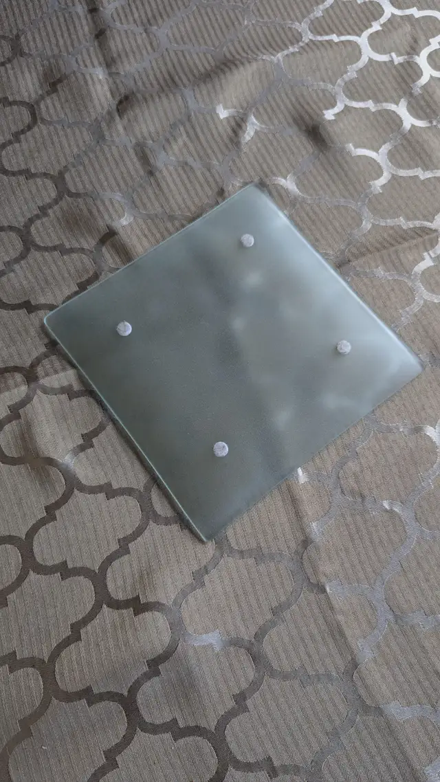Square Frosted Glass Plate in Home Décor & Accents in Lethbridge - Image 3