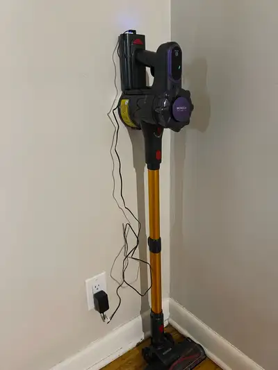 A cordless vacuum in excellent working condition! Video showing it working can be provided upon requ...