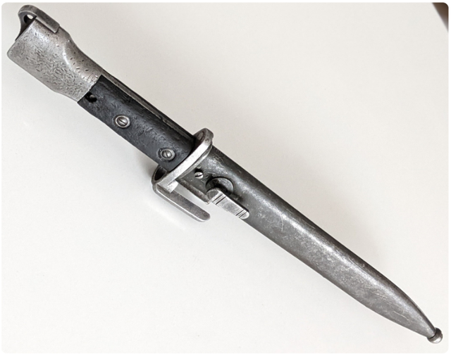 XRARE VINTAGE English M 1954  FAL Bayo with Scabbard in Arts & Collectibles in Gatineau - Image 3