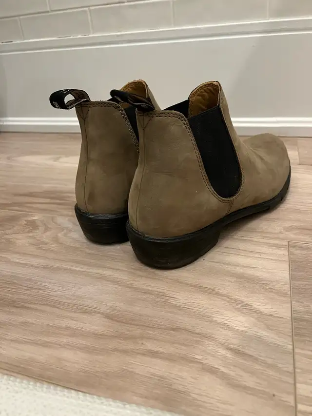 Women Blundstone Boots low heel  in Men's Shoes in Mississauga / Peel Region - Image 4