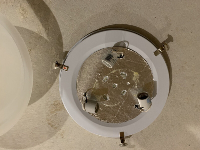 Light fixture in Indoor Lighting & Fans in Markham / York Region - Image 2