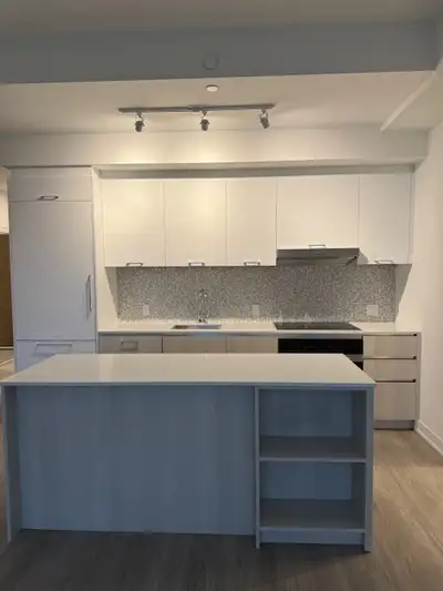 Welcome to this stunning, brand-new condo that perfectly blends style, convenience, and comfort. 2+1...