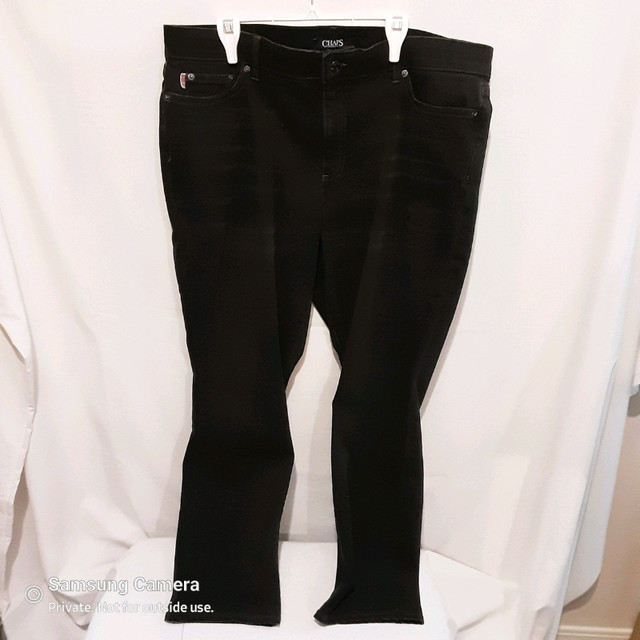 Black Distressed Jeans Chaps Ralph Lauren, 5 pkts, mtl rvts bttn in Women's - Bottoms in Calgary - Image 3