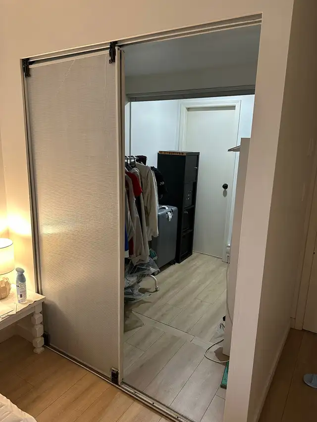 Private Room in Downtown Yaletown for Rent in Room Rentals & Roommates in Vancouver - Image 3