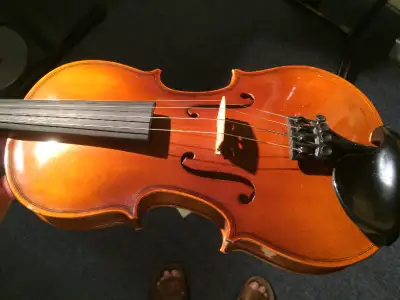 Very nice quality half-size 1/2 German strad copy w case, bow, View more