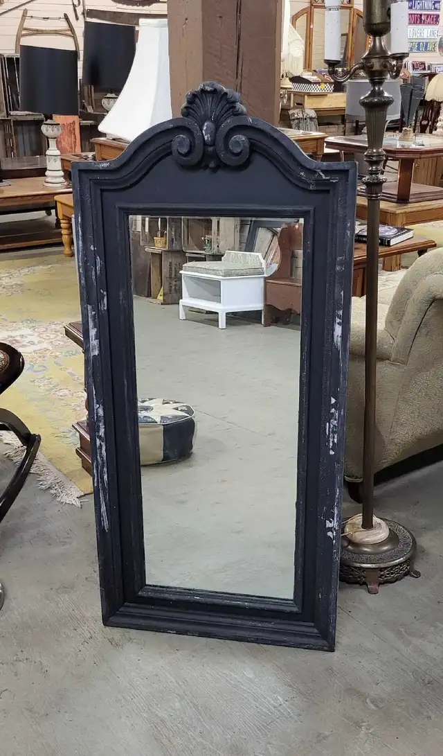 Vintage Mirror w/ Decorative Frame in Home Décor & Accents in Trenton - Image 3